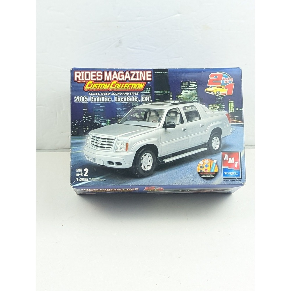 AMT 1:25 2005 Cadillac Escalade EXT 38435 Model‎ Car